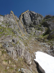 テンバから見たピナクル東南壁。右が登攀ルート。左が懸垂ルート