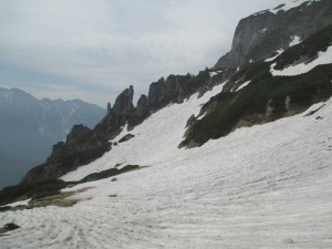 秩父岩から大ノマ岳に向かう途中の雪渓